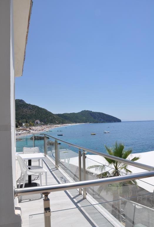 Guesthouse Riviera "Xh&M" Dhermi Luaran gambar
